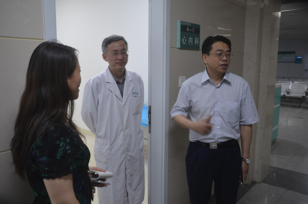 陈玉国督导检查我院创卫工作