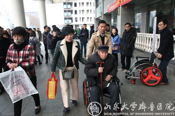 山东大学齐鲁医院正式推出“共享轮椅”便民服务