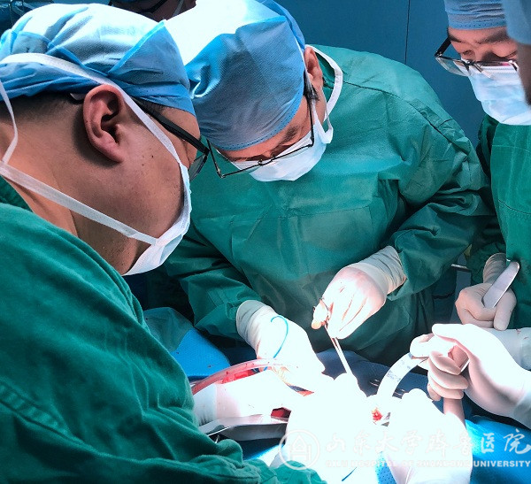 普外科为98岁患者成功施行ERCP+胆囊切开取石引流术