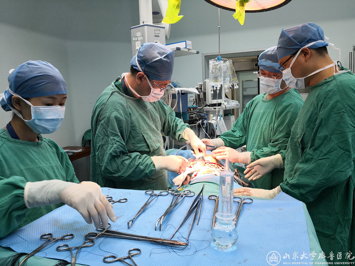 医院急诊团队6小时手术挽回钢筋贯穿伤患者生命