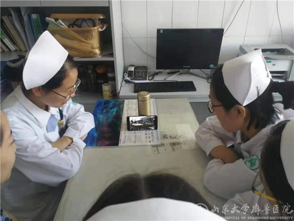 齐鲁医院组织收看阅兵式 共庆新中国成立70周年