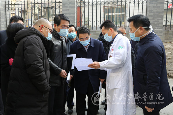 陈玉国率领齐鲁医院新型冠状病毒肺炎防控指挥部一行到临床一线实地检查
