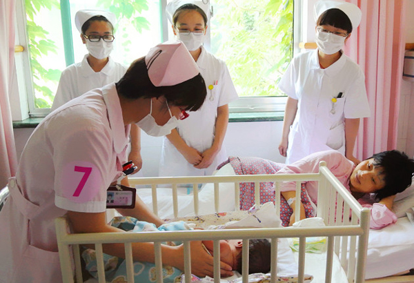 中三产科病房举行母婴床旁护理比赛 