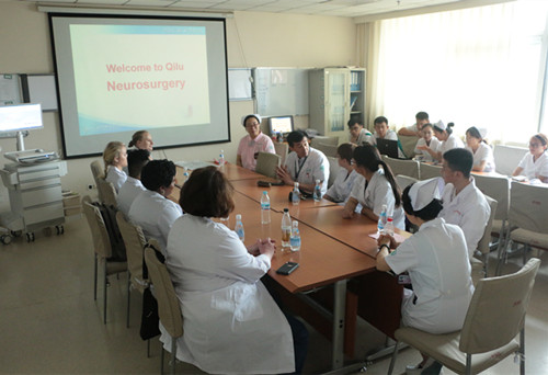 护理部举行外籍护理留学生交流（临床见习）活动